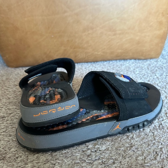 Jordan Sandals - Picture 2 of 3